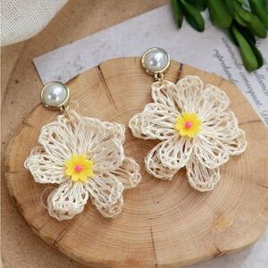 Pink daisy pearl earrings!